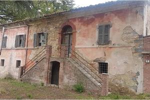Rustico da ristrutturare con terreno