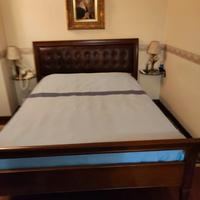 Letto matrimoniale e comò