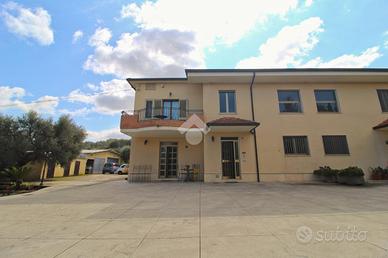 CASA SEMINDIPENDENTE A MOSCIANO SANT'ANGELO