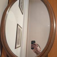 Specchio con cornice in legno