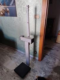 Bilancia pesa persone con altimetro