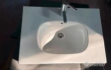 Lavabo Pozzi Ginori bianco con rubinetto
