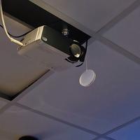 Proiettore con schermo e staffa