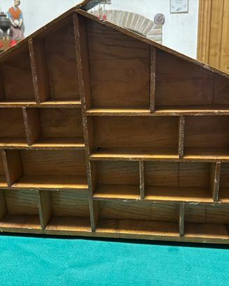 Bacheca in legno a forma di casa