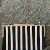 Pochette bianca e nera