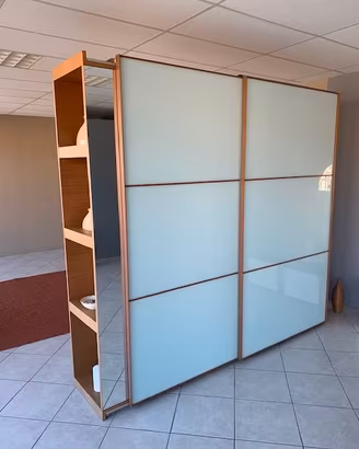 ARMADIO IN TEAK, CON APERTURA SCORREVOLE, A 2 ANTE
