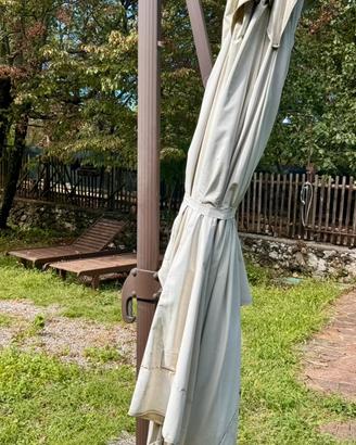 Ombrellone da giardino con braccio decentrato