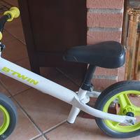 bici bimbo B-twin senza pedali