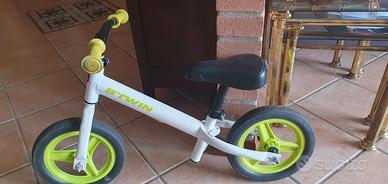 bici bimbo B-twin senza pedali