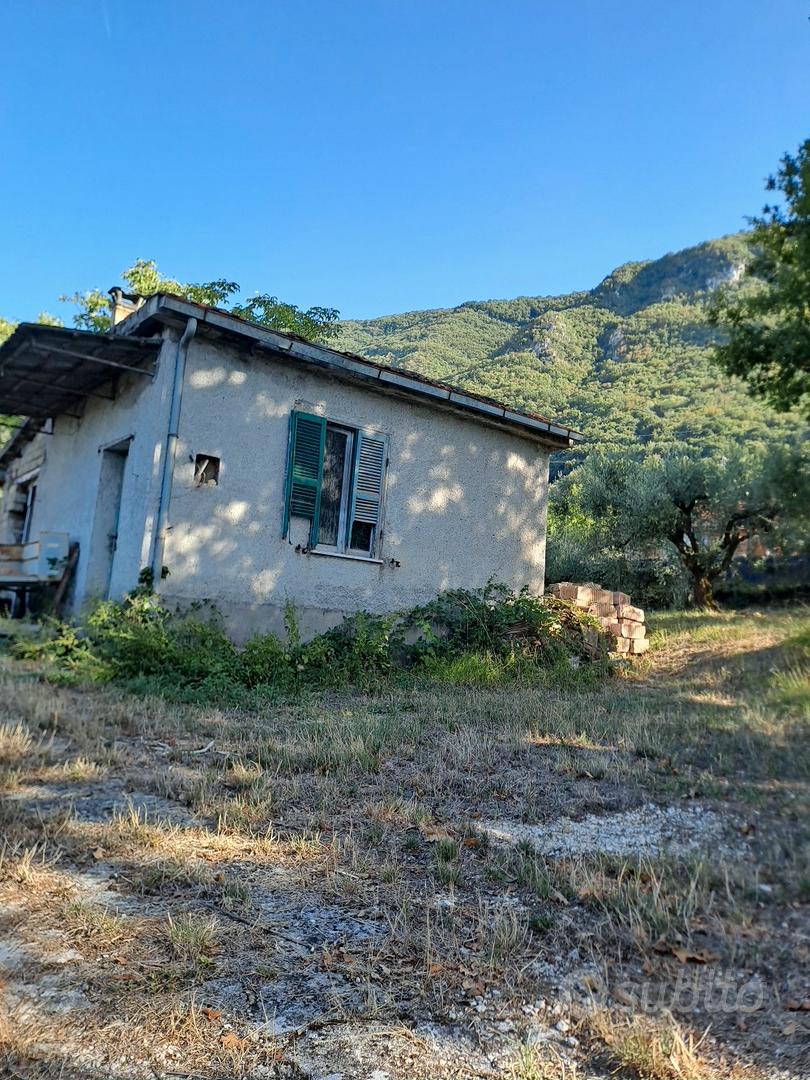 terreno con rustico accatastato per 44 mq - Altro