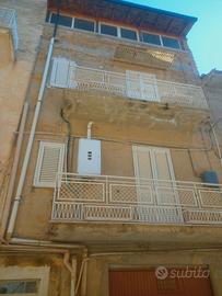 Casa indipendente + magazzino (Aragona Ag)