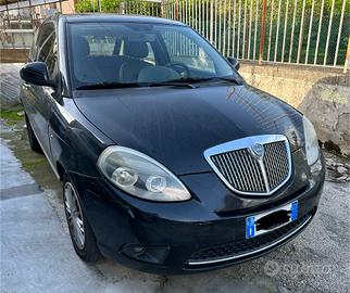 Lancia Ypsilon 1.3 MJT 75 CV Diva/Tetto -12/2010