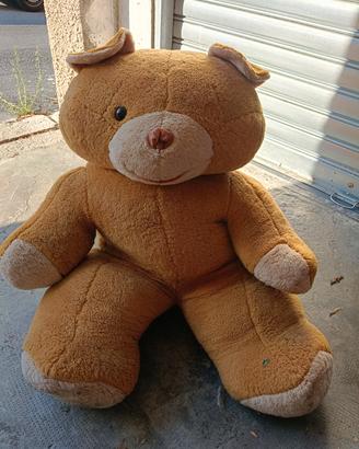 orso grande di peluches