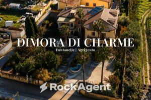 Villa di 916 m² con più di 5 locali e box auto a A
