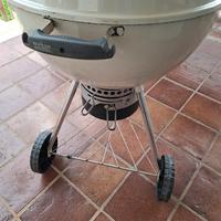 barbecue weber con vari accessori 