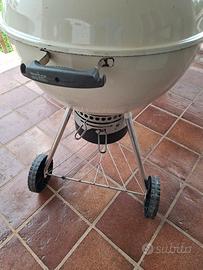 barbecue weber con vari accessori 