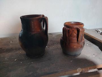 Vasi antichi in terracotta tradizionale
