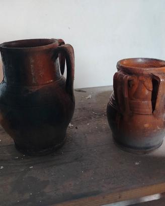 Vasi antichi in terracotta tradizionale