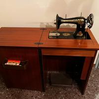Macchina antica da cucire Singer