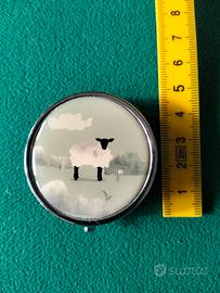 portapillole con pecorella , con specchietto 