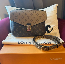 Louis Vuitton Pochette Metis Monogramma Reverse