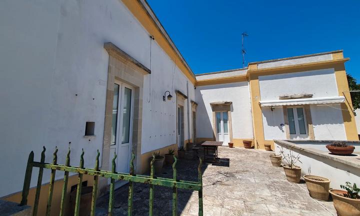 Castro marina al centro