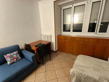 Stanza singola metro Bonola milano