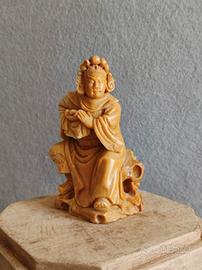 statuetta in pietra scolpita 