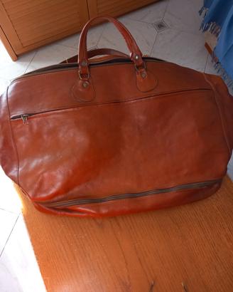 Borsone in  cuoio.