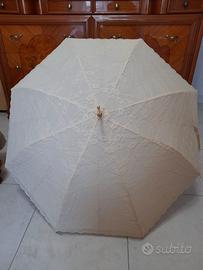 Ombrello da sposa in pizzo.