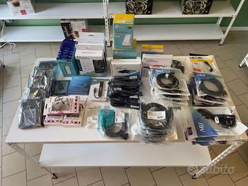 Lotto materiale informatico per chiusura negozio