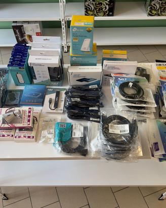 Lotto materiale informatico per chiusura negozio