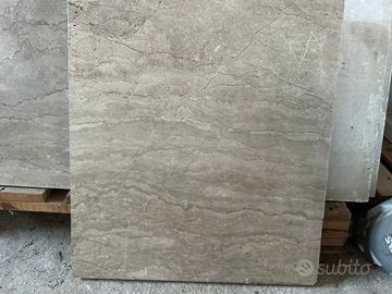 PAVIMENTO DI MARMO PERLATO IN LASTRE DI RECUPERO