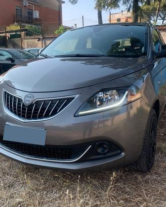 Lancia Ypsilon hybrid UNIPRO.