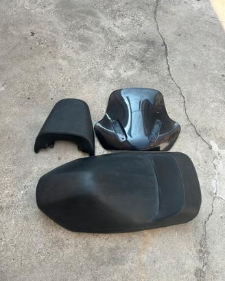 Sedili e vetro anteriore di scooter