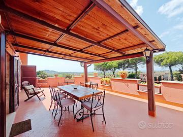 Appartamento in Villa con Giardino Privato, Piscin