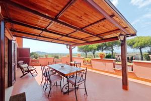 Appartamento in Villa con Giardino Privato, Piscin
