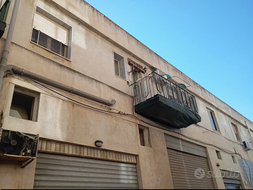 Traversa Bar Porcino viale Aldo Moro garage