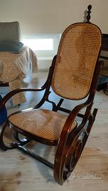 Sedia a dondolo in legno