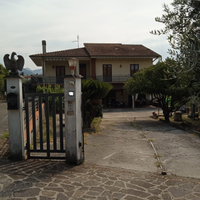 Villetta con giardino e terreno