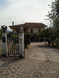 Villetta con giardino e terreno