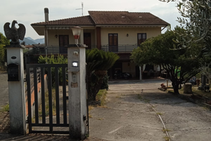 Villetta con giardino e terreno