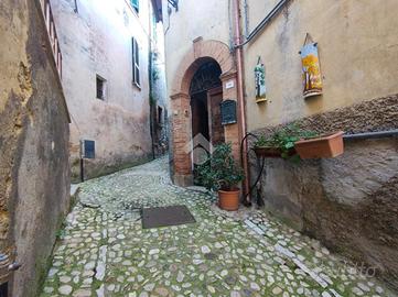 3 LOCALI A POGGIO CATINO