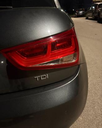 Faro posteriore dx audi a1 led casa madre