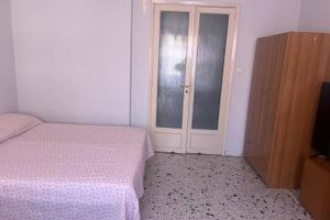 Zona Pregio Viale Jonio camera ampia con finestra