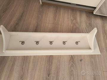 mensola cucina con ganci tazze