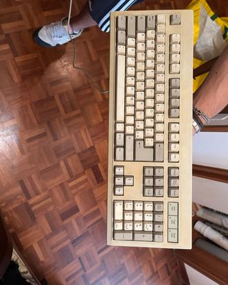 Tastiera vintage PS/2 beige
