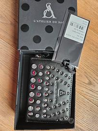 Portafoglio nero marca Atelier du Sac con borchiet