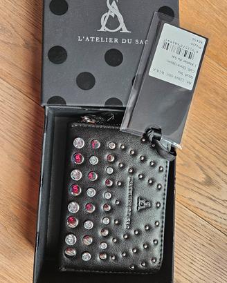 Portafoglio nero marca Atelier du Sac con borchiet