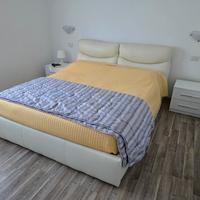 Letto matrimoniale contenitore con testiera